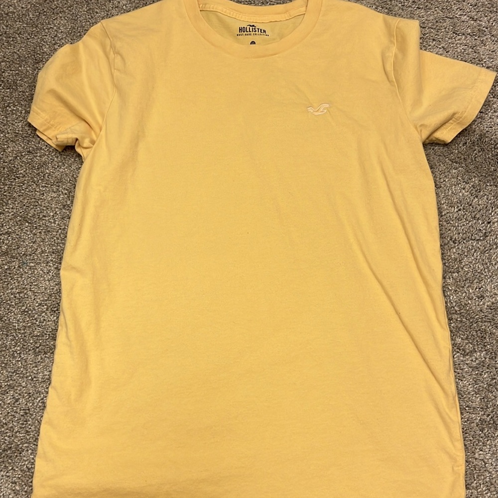 Bundle of 4 Hollister t shirts - Picture 8 of 9